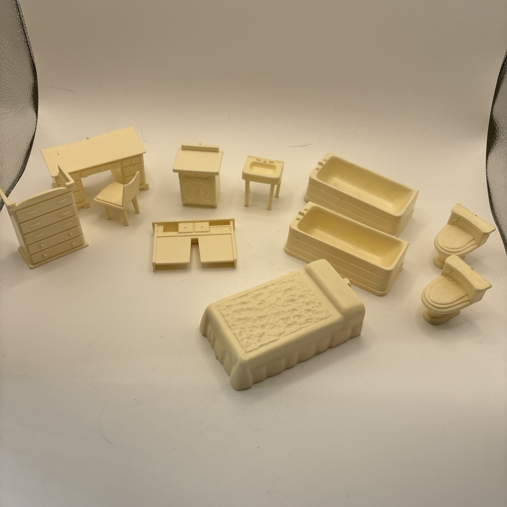Vtg Dollhouse Mini Plastic Furniture 11 pcs Bathtub Bed Desk Toilet Cream